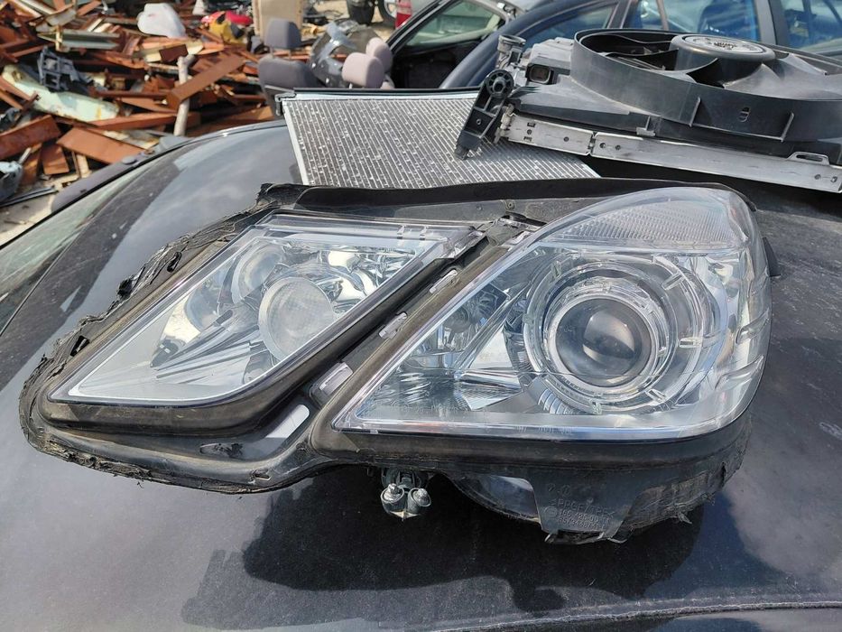 Ляв фар за Mercedes E220 2012god