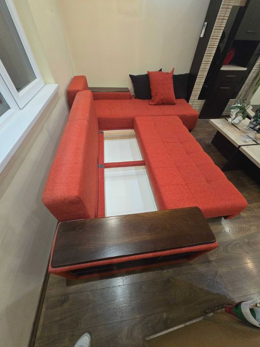 Ъглов диван - червен