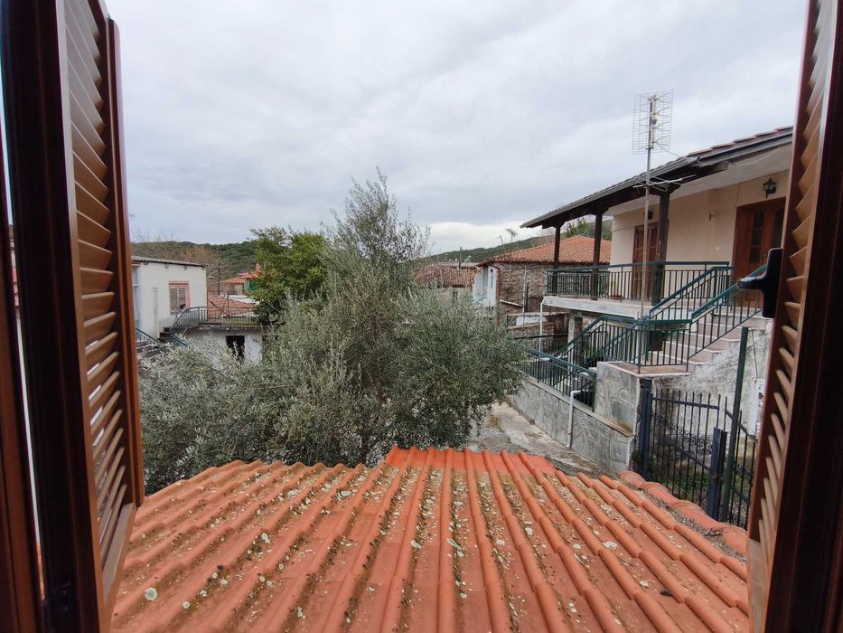 Продава къща с РЗП 154 м2 и двор 127 м2 в Стара Врасна, Гърция