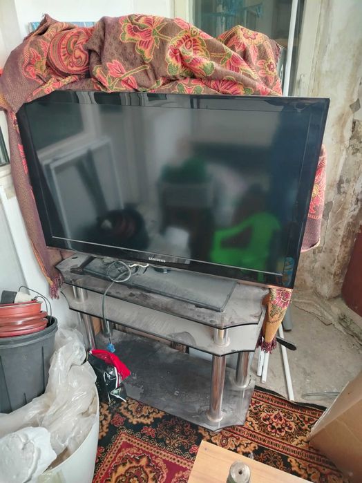 Телевизор с тумбой