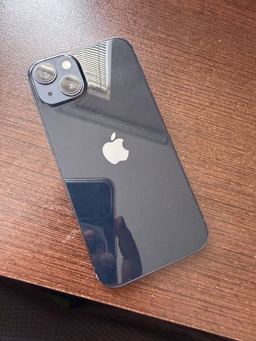 Продавам IPHONE 13