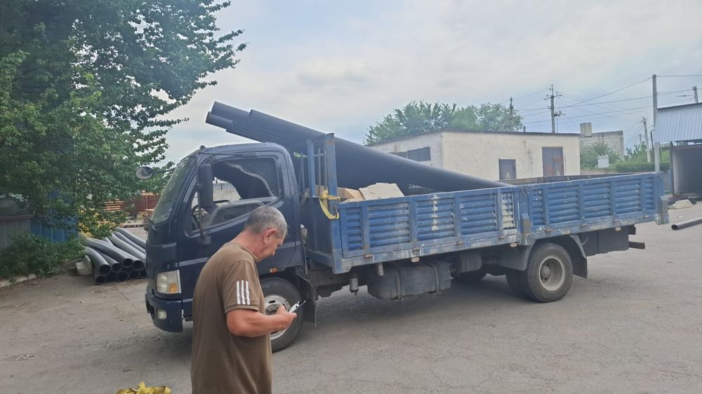 Вывоз строительного мусора.демонтаж бани сарам навесы 
+ грузчики.

-