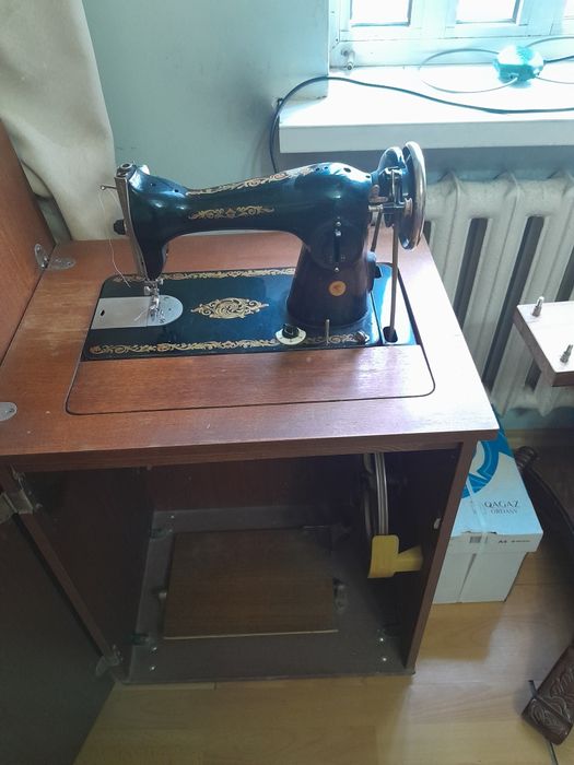 Швейная машинка в отличном состояний