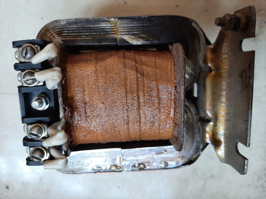 Продам  2 трансформатора  и Эл двигатель