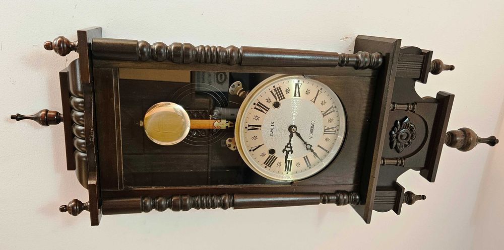 Ceas de perete cu pendul  Concordia  31 Days
