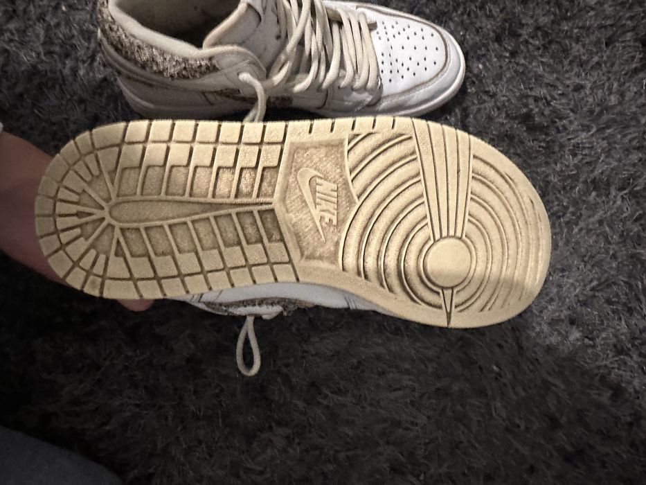 jordan 1 marimea 40 si jumatate ii vind pentru ca nu-mi mai vin ,