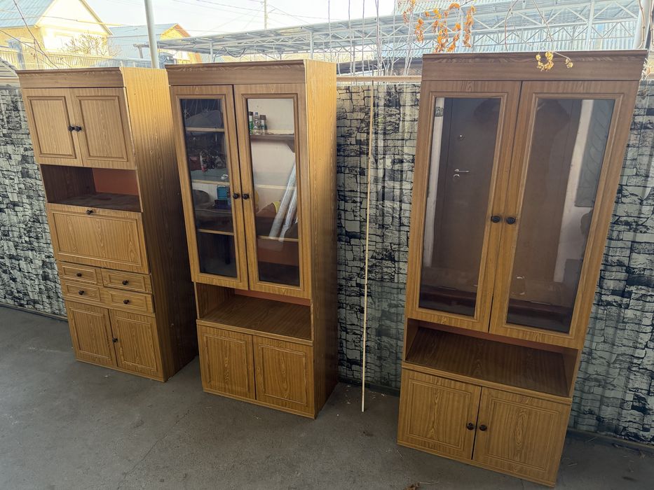 Шкаф стенка в хорошем состояние бесплатно !