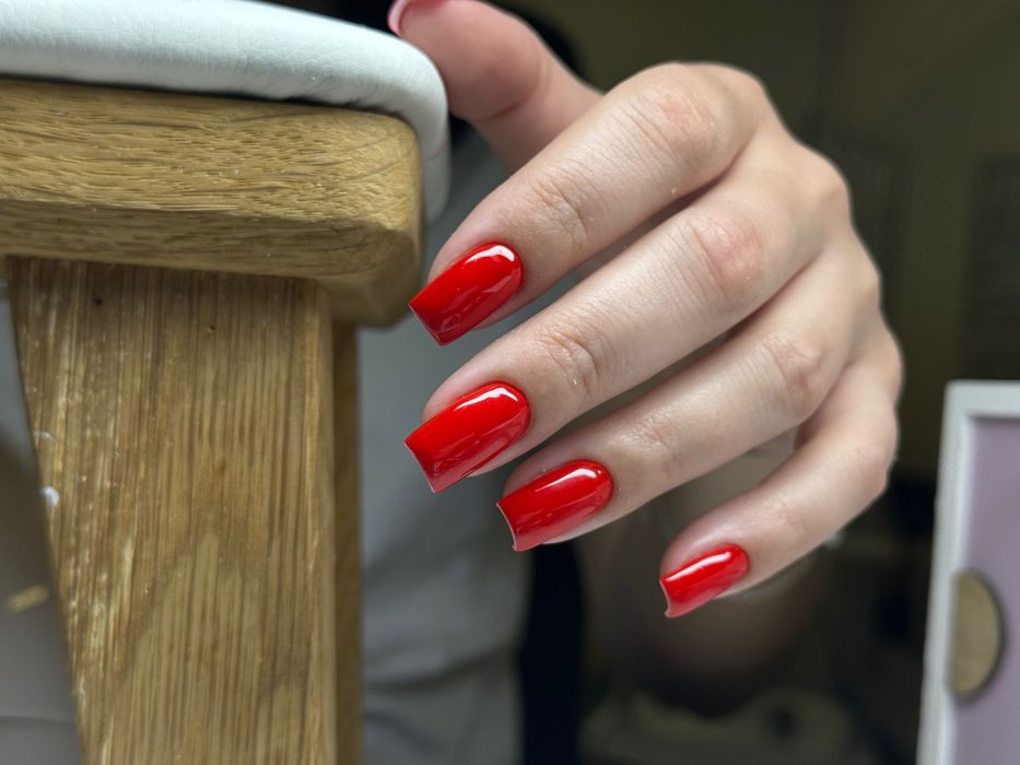 Маникюр и педикюр