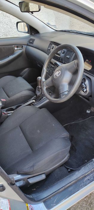 Продавам Тойота Корола