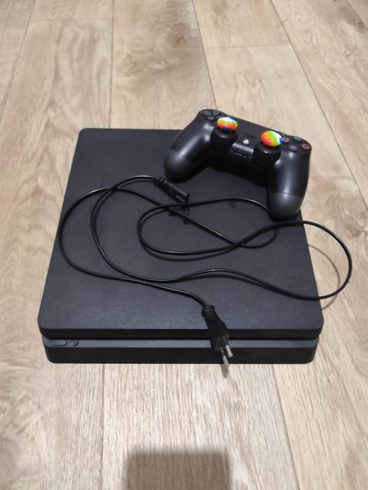 Продам playstation 4 slim