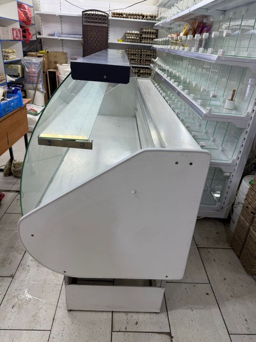 Продам витринный холодильник