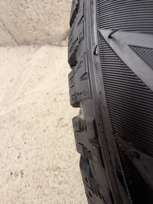 Продам резину 215/55 R17 покрышка