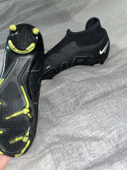 vand ghete de fotbal nike academy marimea 40