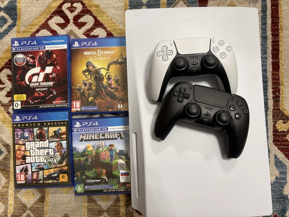 PlayStation 5 Digital + 2 джойстика + 4 игры
