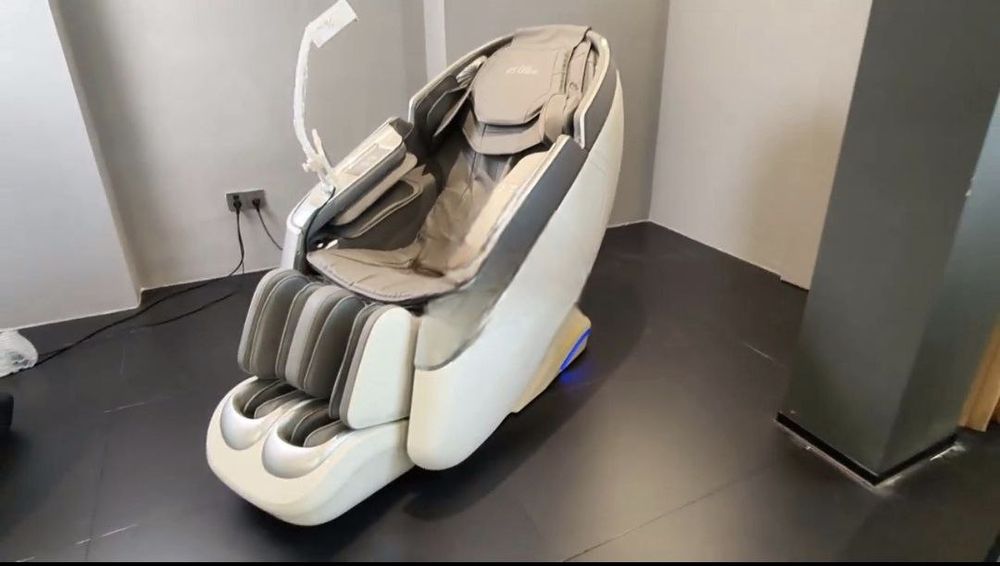 Массажное кресло премиум класса с функцией полного расслабления

• Пол