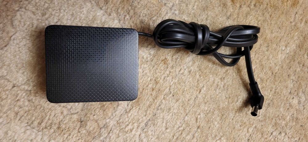 SAMSUNG 25W Incarcator 14V-1.79A model.A2514fuctional cu pin pe mijloc