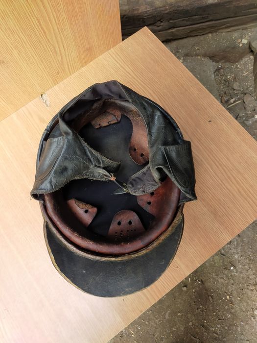 Vând casca motociclist piele interior transport gratuit