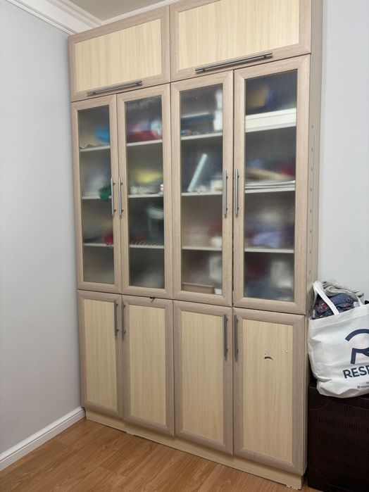 Шкаф с полками в хорошем сосоянии