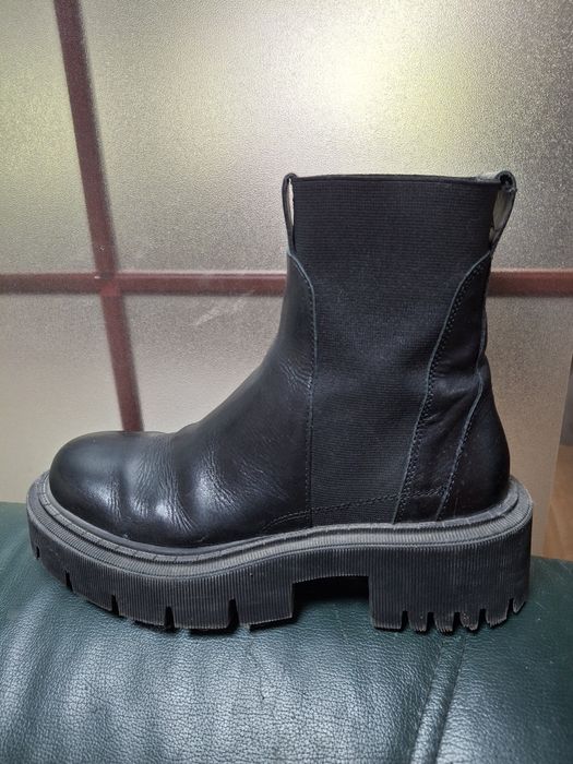 Боти Zara ,естественно кожа р39