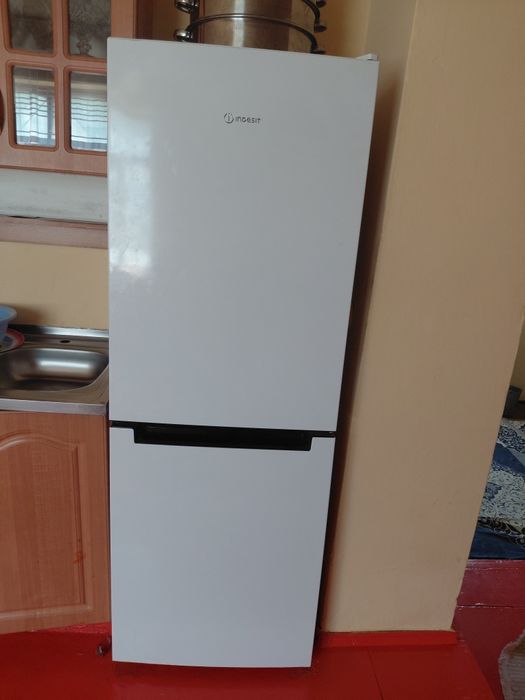 Холодильник Indesit DS 4160w