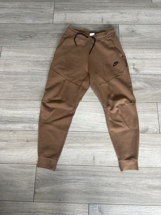 Pantaloni Nike Tech