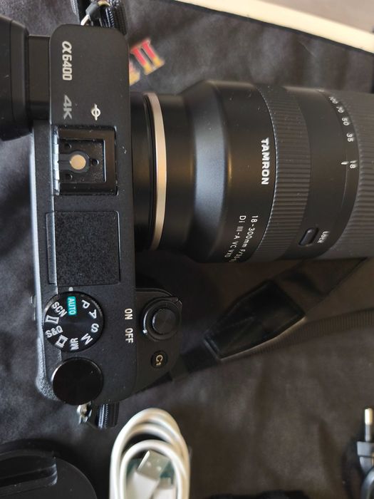 Sony a6400 + Tamron 18-300mm f/3.5-6.3 Di III-A VC VXD + чанта sd карти и батерии (Перфектен влог/травел комплект)