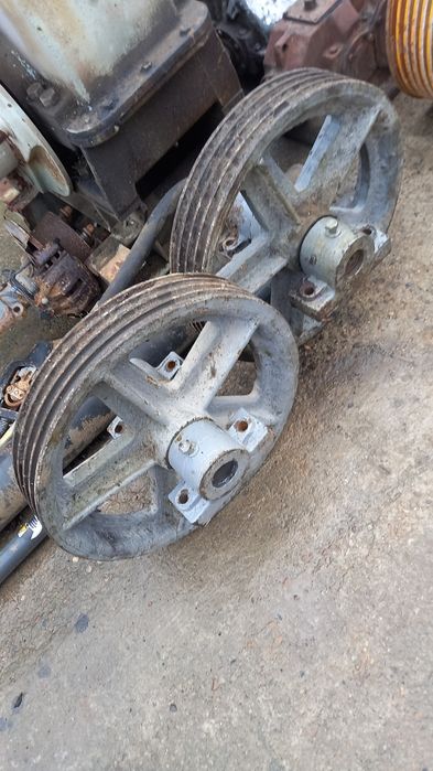 volanta 520 mm de la lift / fulie cu 4 canale semirotunde 15 mm