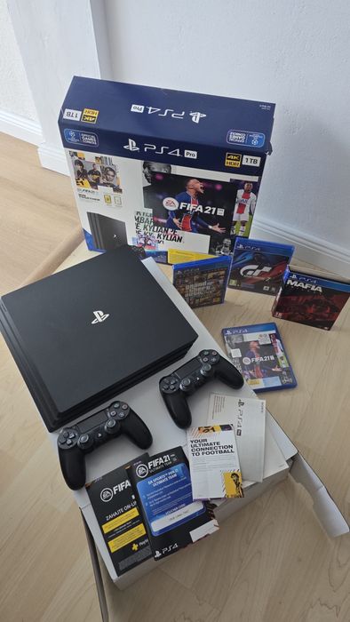PlayStation 4 Pro 1TB + 2 controllere + 4 jocuri