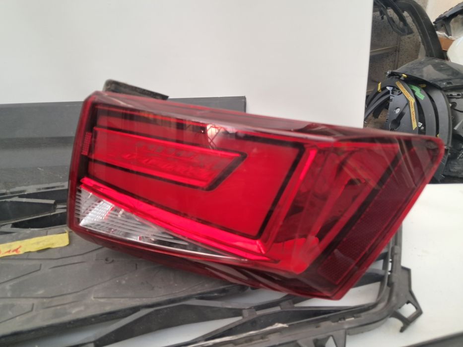 Лайсна врата стоп грил решетка  споилер Seat Ateca