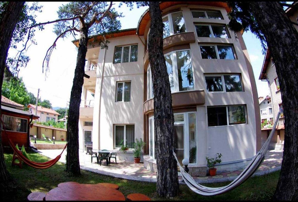 Продава се Хотел в Велинград - 663 кв.м за 543 €/кв.м - Снимка #1