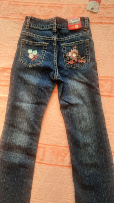 Продам новые джинсы на девочку