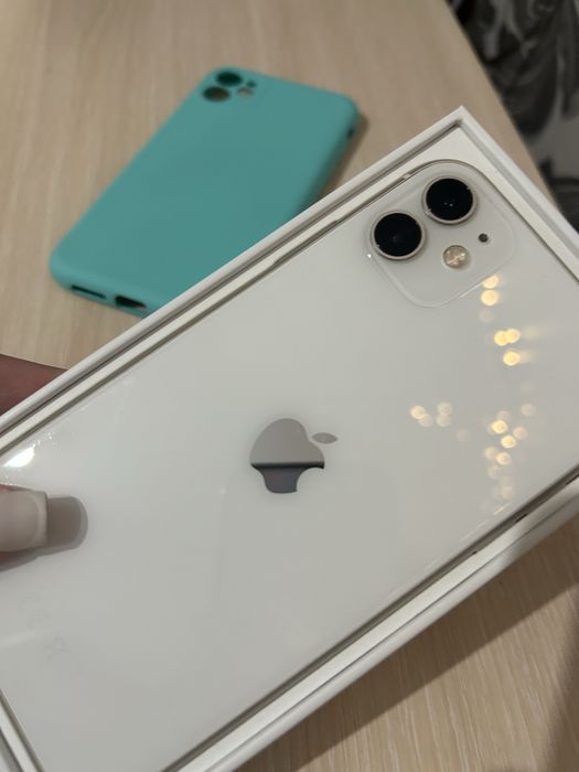 iPhone 11 (64GB)