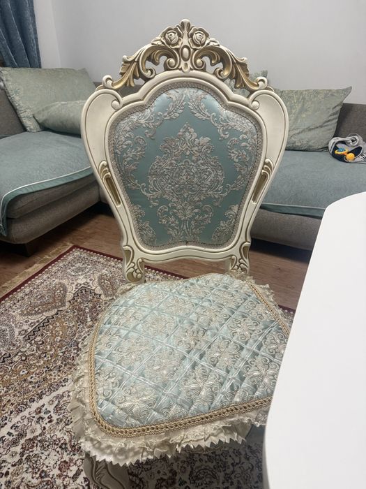 Продам шикарный обеденный стол со стульями (комплект)