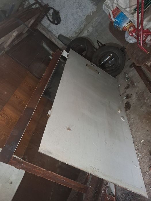Продам дверь железную с касеком