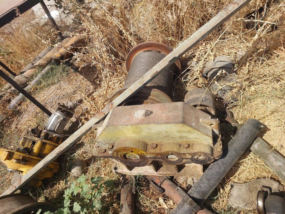 Редуктор с барабаном грузовой лебёдки