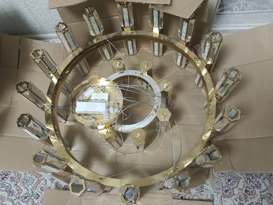 Продам люстру роскошную