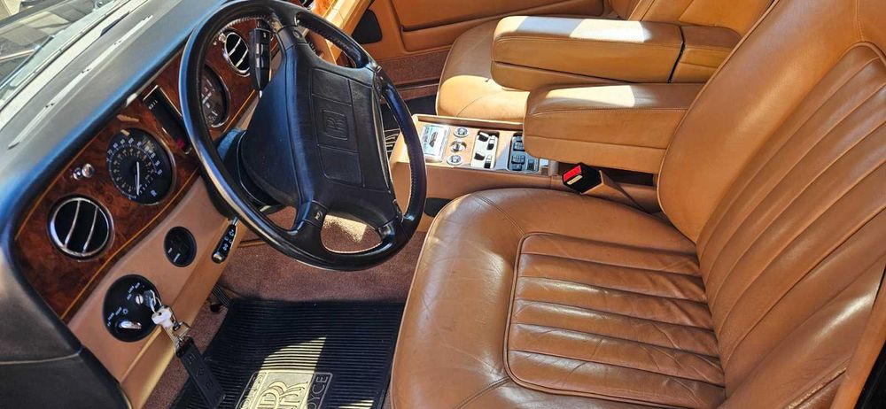 Rolls-Royce Silver Spur – луксозна сватбена кола под наем | София