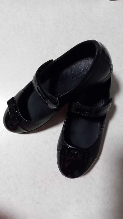 НОВЫЕ  КОЖАНЫЕ туфельки Ecco  для девочки в школу