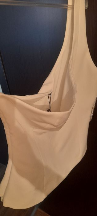 Top alb pe un umăr Zara Nou mărimea L