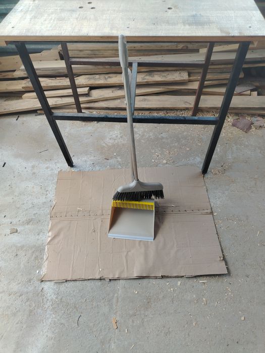 Совок с метлой из пластика