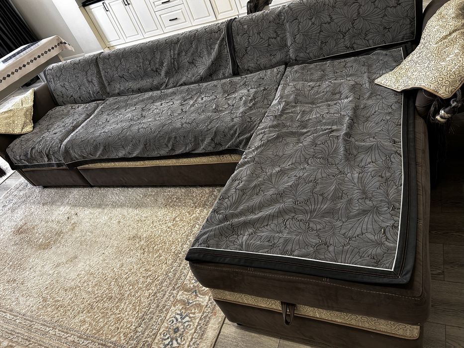 Гостинный диван.