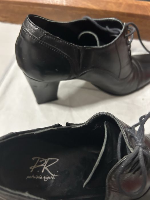 Pantofi din piele cu toc si siret