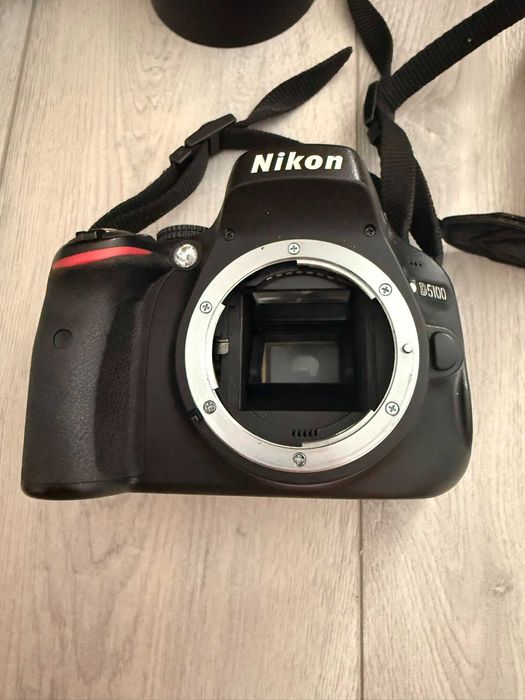 Kit Foto DSLR Nikon D5100 + Obiective 18-55mm & 55-200mm VR + Geantă Case Logic