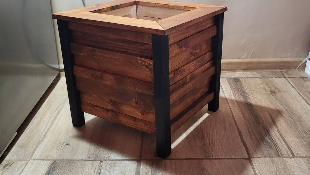 Саксии .саксия от дърво