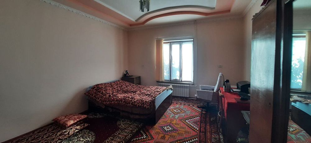 Жиззах шахрида жойлашганТурар жой ховли