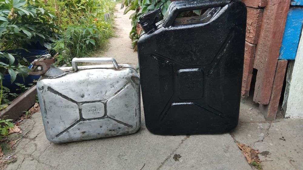 Продам канистры советские