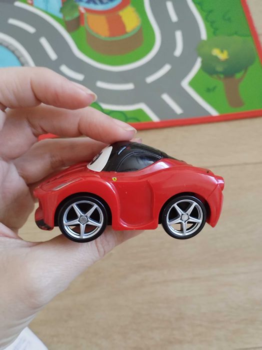 Килимче за игра с количка Ферари