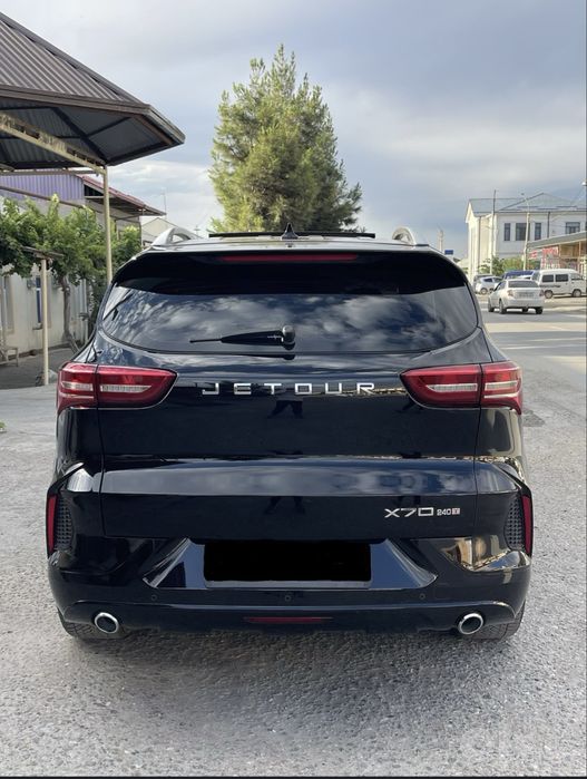 Jetour X 70 sotiladi
