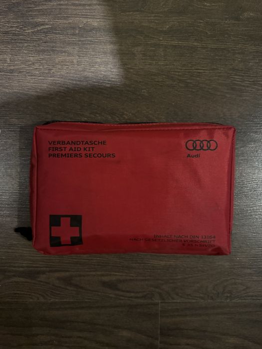 Оригинални НОВИ аптечки на различни марки автомобили