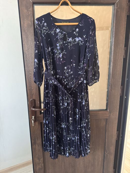 Продам платье в хорошем состоянии.